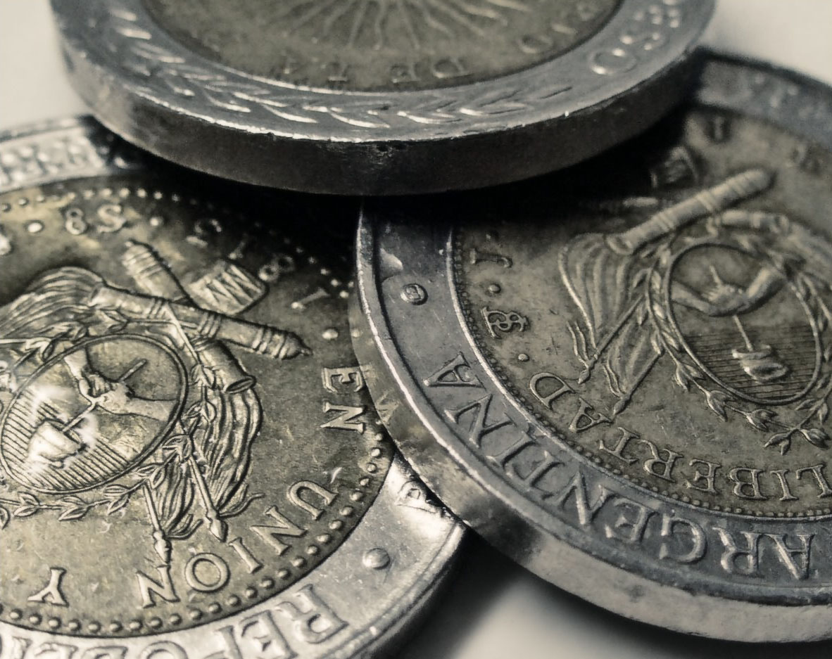 Argentine Peso Dives to 5-1/2-yr Low